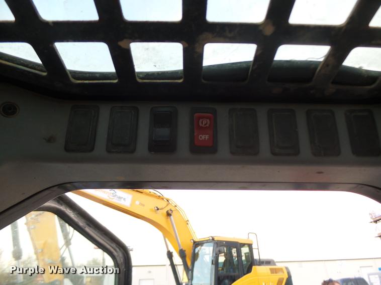 image for item K5555 2006 Bobcat T300 skid steer
