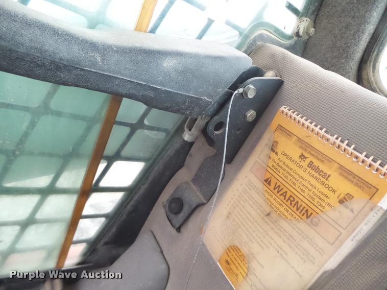 image for item K5555 2006 Bobcat T300 skid steer