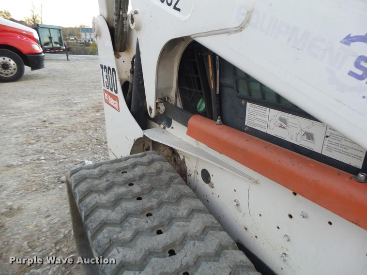 image for item K5555 2006 Bobcat T300 skid steer