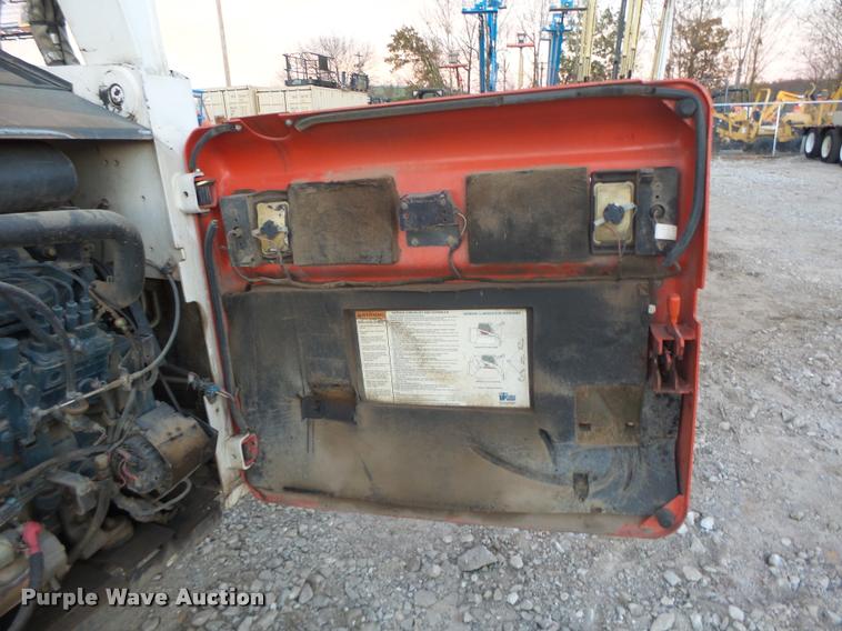 image for item K5555 2006 Bobcat T300 skid steer