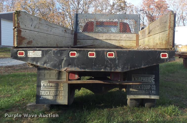 image for item K5556 1987 GMC C7D042 dump flatbed truck