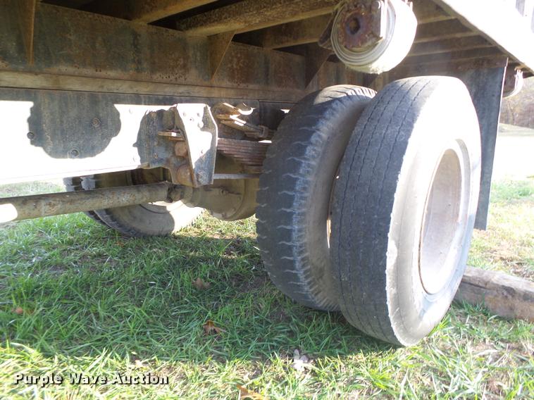 image for item K5556 1987 GMC C7D042 dump flatbed truck