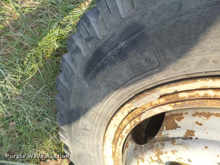 image for item K5556 1987 GMC C7D042 dump flatbed truck