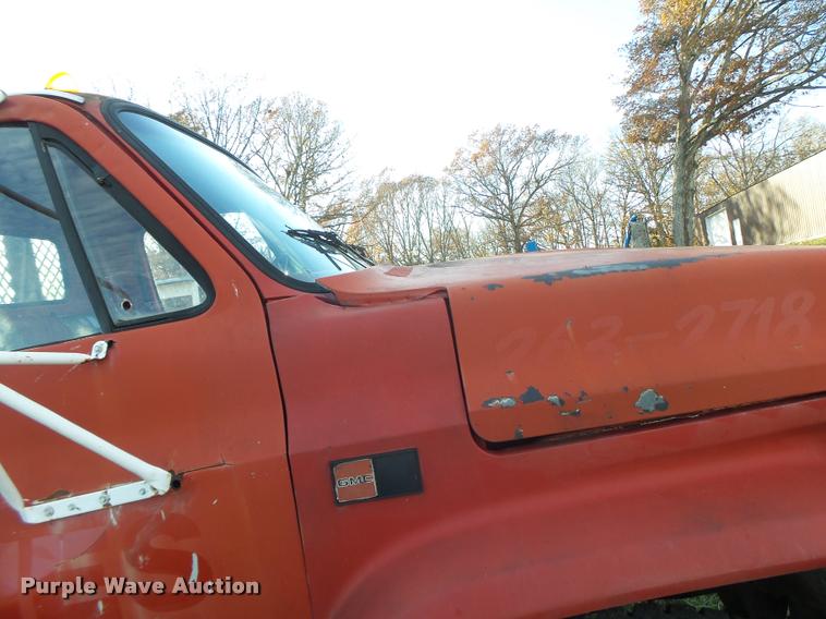 image for item K5556 1987 GMC C7D042 dump flatbed truck