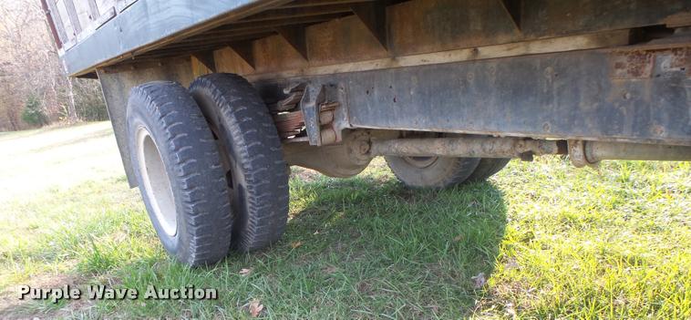 image for item K5556 1987 GMC C7D042 dump flatbed truck