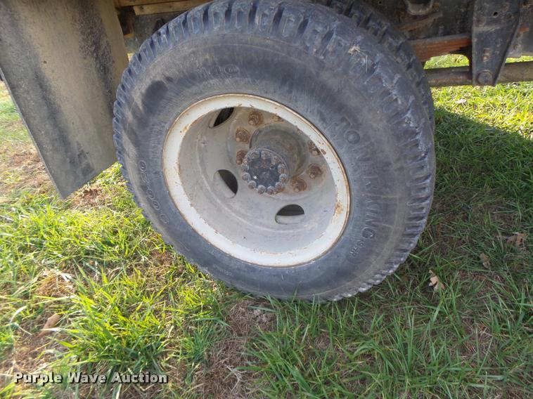 image for item K5556 1987 GMC C7D042 dump flatbed truck