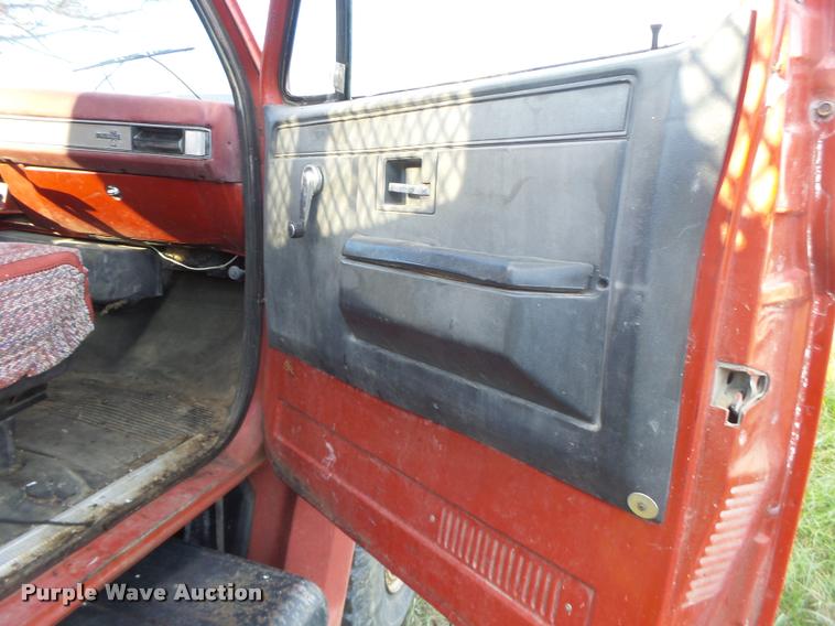 image for item K5556 1987 GMC C7D042 dump flatbed truck