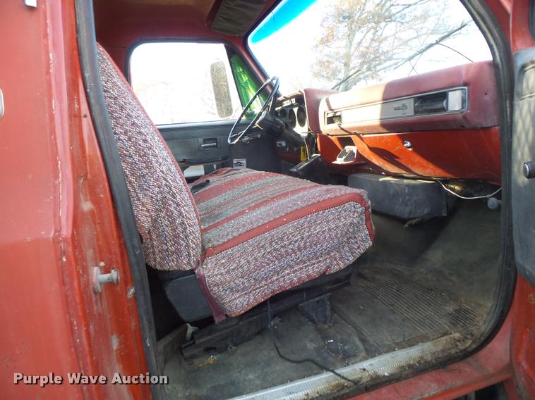 image for item K5556 1987 GMC C7D042 dump flatbed truck