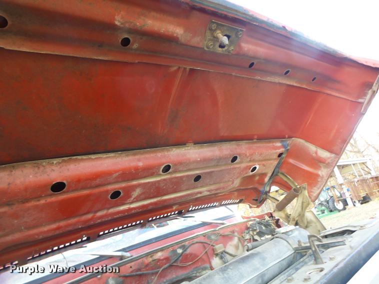 image for item K5556 1987 GMC C7D042 dump flatbed truck