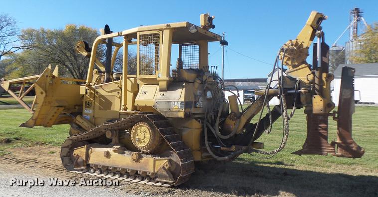 image for item K5562 Caterpillar D4H Series II dozer with vibratory cable plow