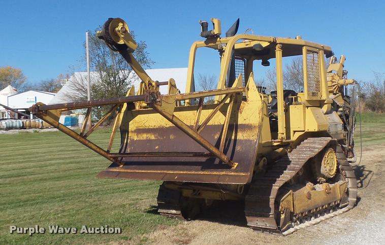 image for item K5562 Caterpillar D4H Series II dozer with vibratory cable plow