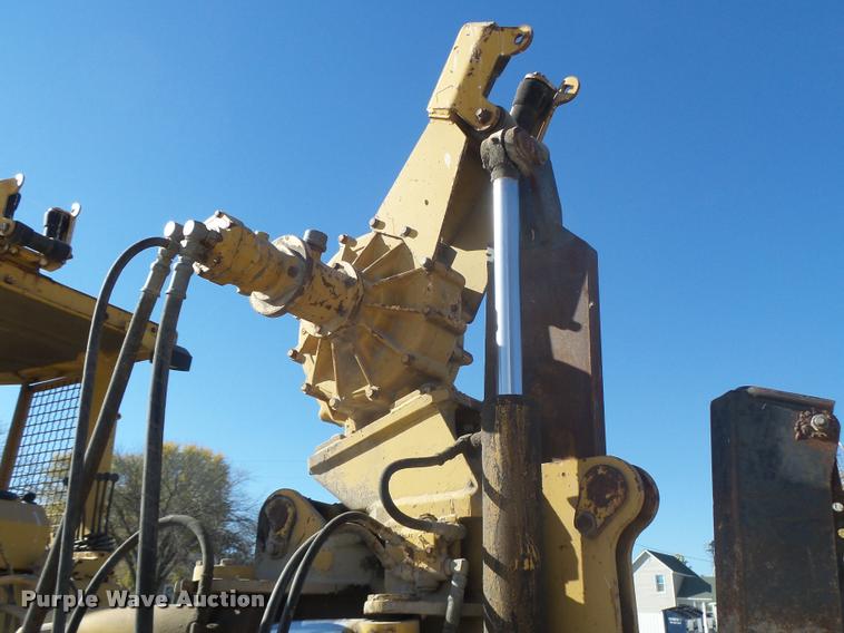 image for item K5562 Caterpillar D4H Series II dozer with vibratory cable plow