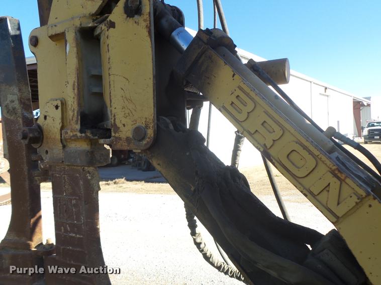 image for item K5562 Caterpillar D4H Series II dozer with vibratory cable plow