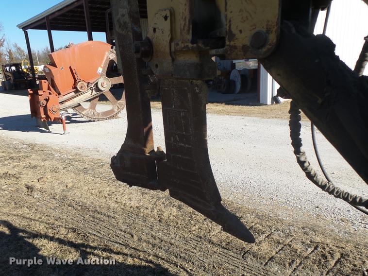 image for item K5562 Caterpillar D4H Series II dozer with vibratory cable plow