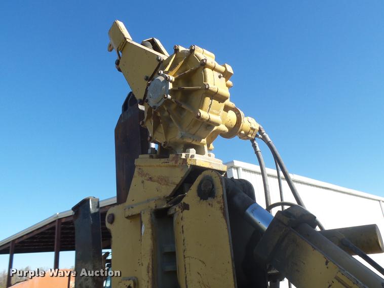 image for item K5562 Caterpillar D4H Series II dozer with vibratory cable plow