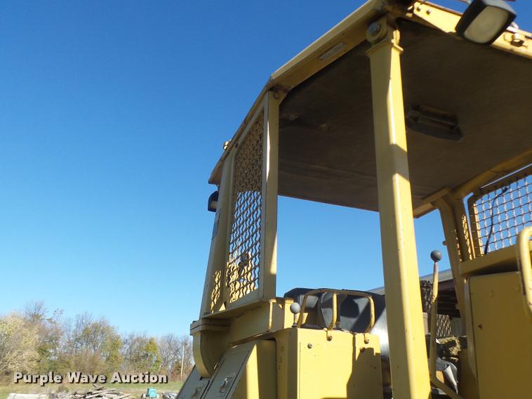 image for item K5562 Caterpillar D4H Series II dozer with vibratory cable plow