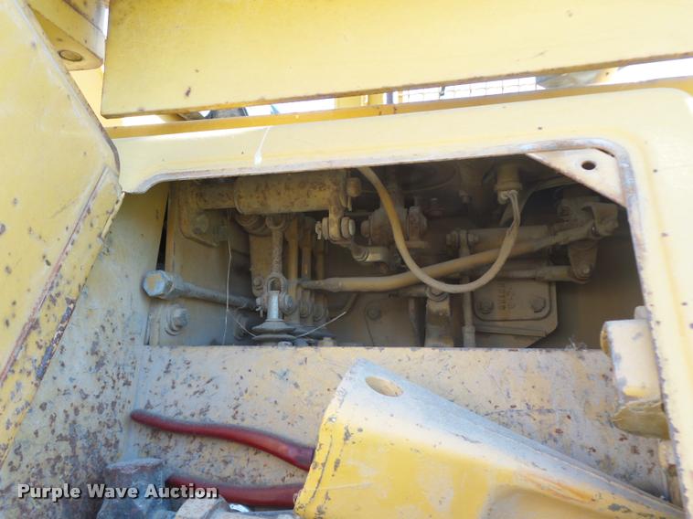 image for item K5562 Caterpillar D4H Series II dozer with vibratory cable plow