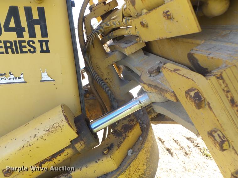 image for item K5562 Caterpillar D4H Series II dozer with vibratory cable plow