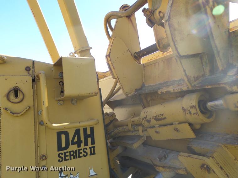 image for item K5562 Caterpillar D4H Series II dozer with vibratory cable plow