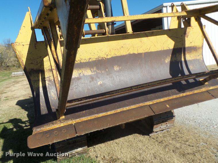 image for item K5562 Caterpillar D4H Series II dozer with vibratory cable plow