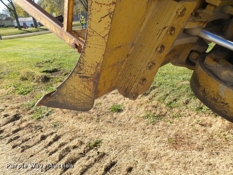 image for item K5562 Caterpillar D4H Series II dozer with vibratory cable plow