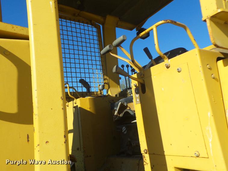 image for item K5562 Caterpillar D4H Series II dozer with vibratory cable plow