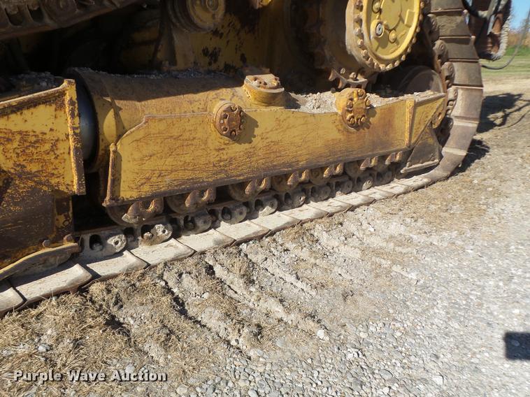 image for item K5562 Caterpillar D4H Series II dozer with vibratory cable plow