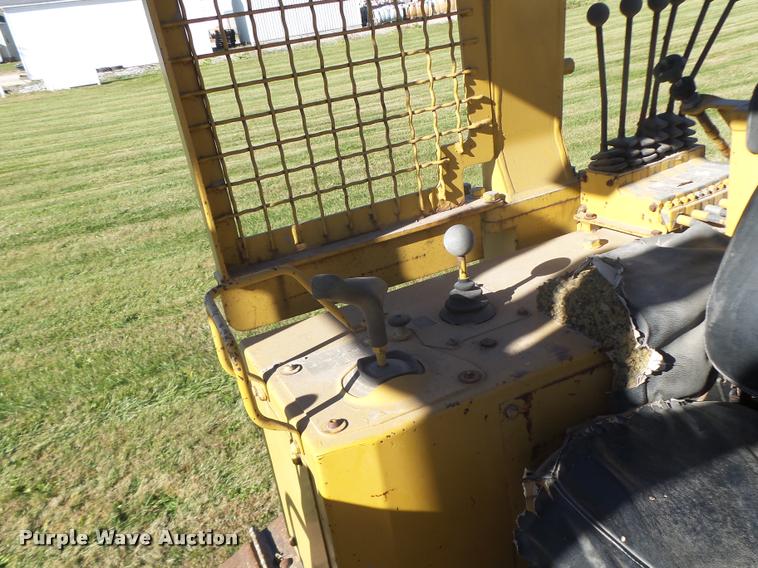 image for item K5562 Caterpillar D4H Series II dozer with vibratory cable plow