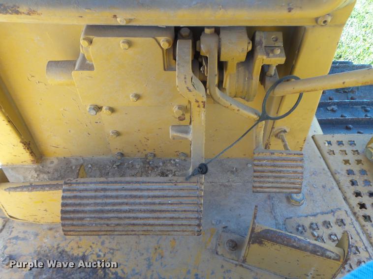 image for item K5562 Caterpillar D4H Series II dozer with vibratory cable plow