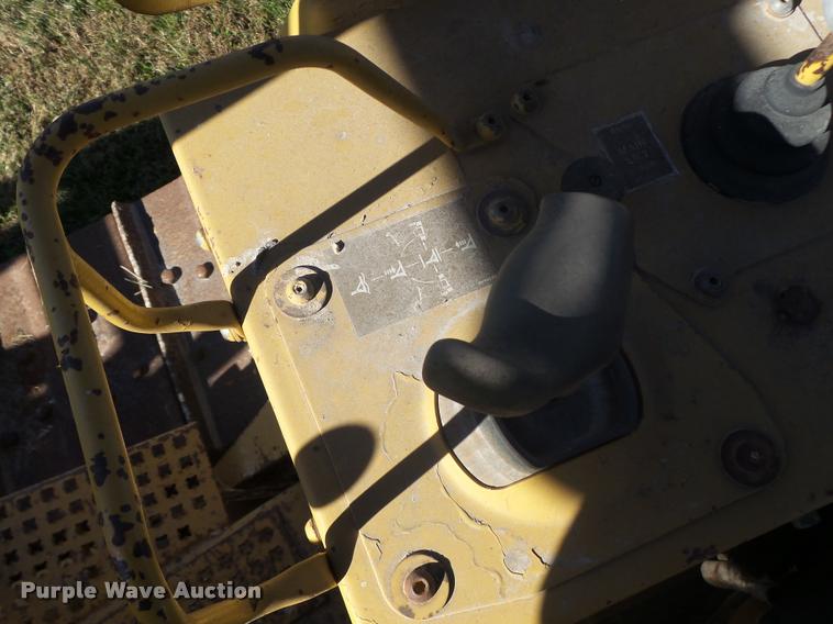 image for item K5562 Caterpillar D4H Series II dozer with vibratory cable plow