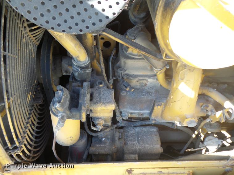 image for item K5562 Caterpillar D4H Series II dozer with vibratory cable plow