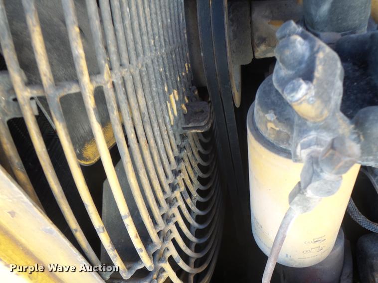 image for item K5562 Caterpillar D4H Series II dozer with vibratory cable plow