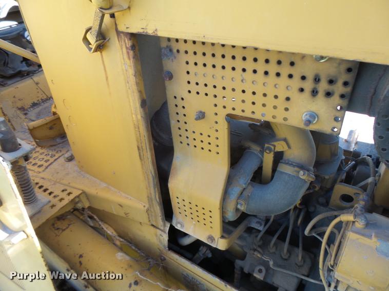 image for item K5562 Caterpillar D4H Series II dozer with vibratory cable plow