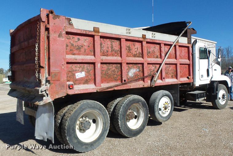 image for item K5582 1992 Freightliner FLD dump truck