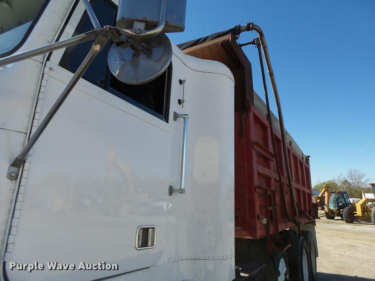 image for item K5582 1992 Freightliner FLD dump truck