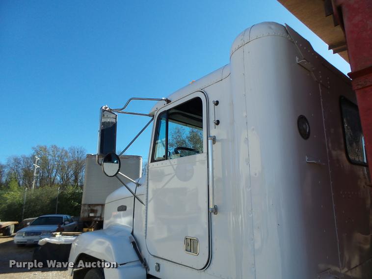 image for item K5582 1992 Freightliner FLD dump truck