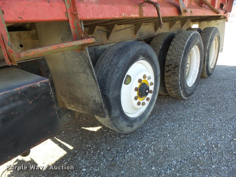 image for item K5582 1992 Freightliner FLD dump truck