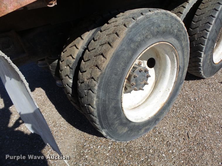 image for item K5582 1992 Freightliner FLD dump truck