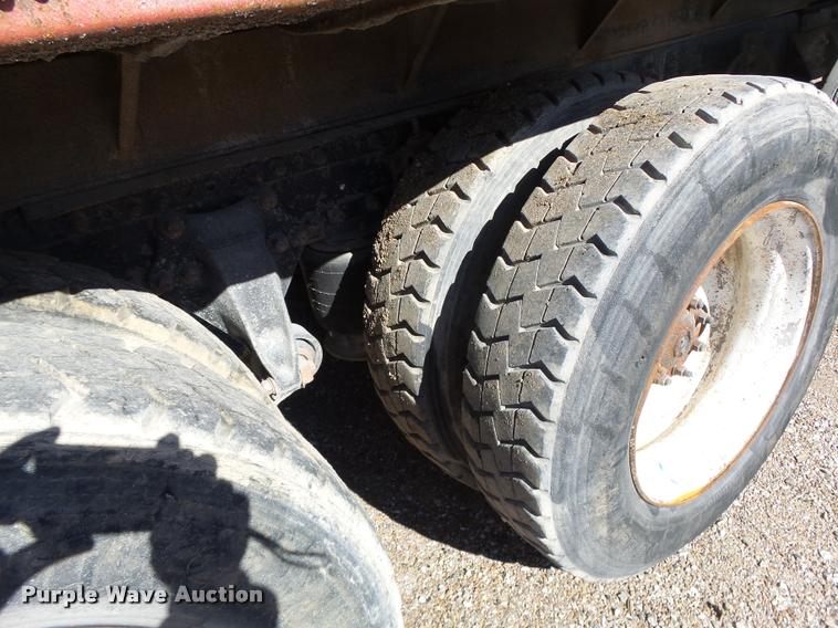 image for item K5582 1992 Freightliner FLD dump truck