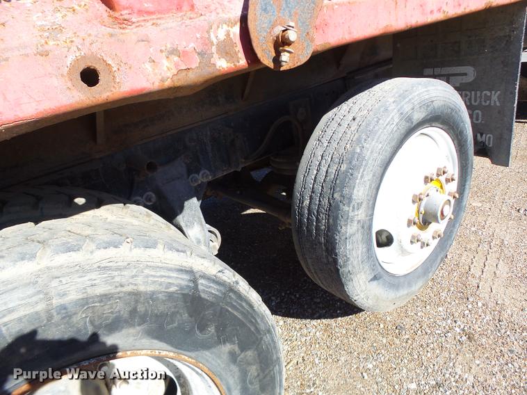 image for item K5582 1992 Freightliner FLD dump truck