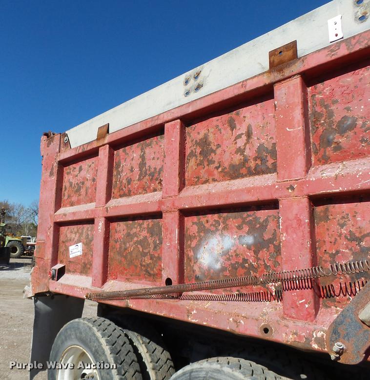 image for item K5582 1992 Freightliner FLD dump truck