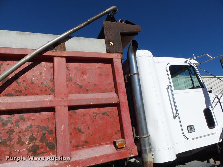 image for item K5582 1992 Freightliner FLD dump truck