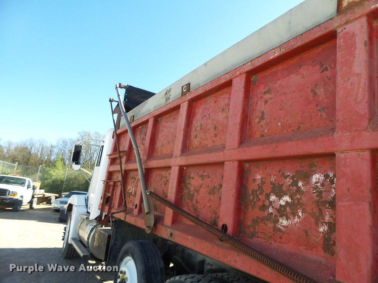 image for item K5582 1992 Freightliner FLD dump truck