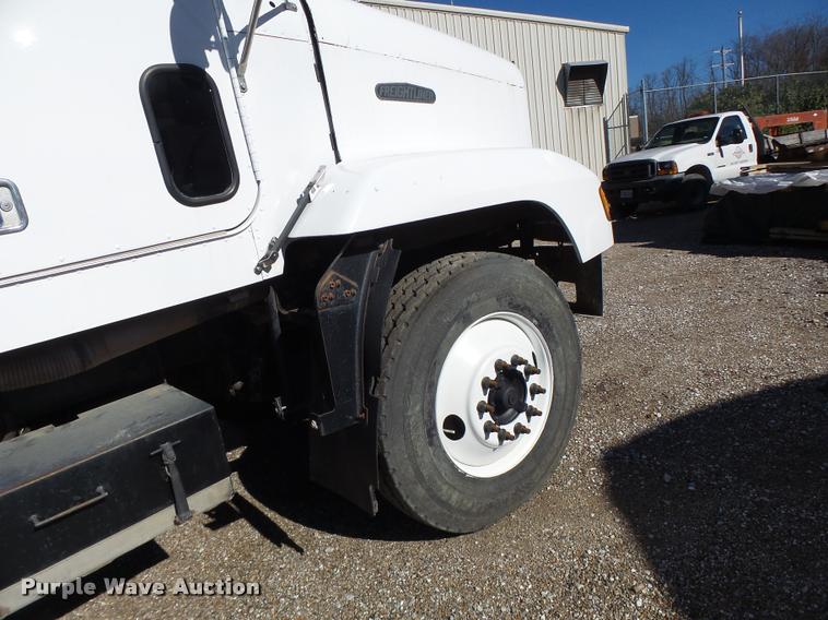 image for item K5582 1992 Freightliner FLD dump truck