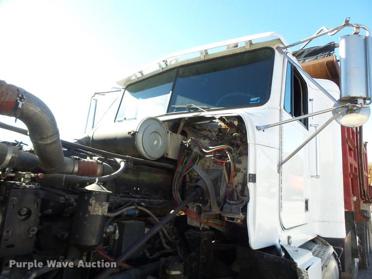 image for item K5582 1992 Freightliner FLD dump truck