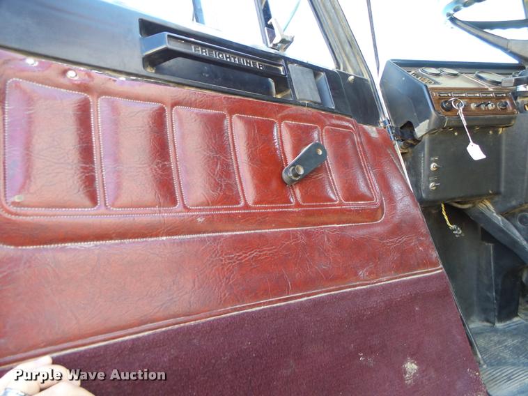 image for item K5582 1992 Freightliner FLD dump truck