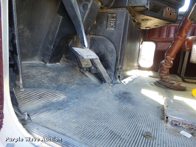 image for item K5582 1992 Freightliner FLD dump truck