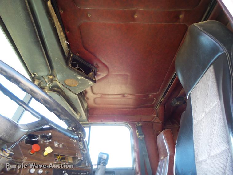 image for item K5582 1992 Freightliner FLD dump truck