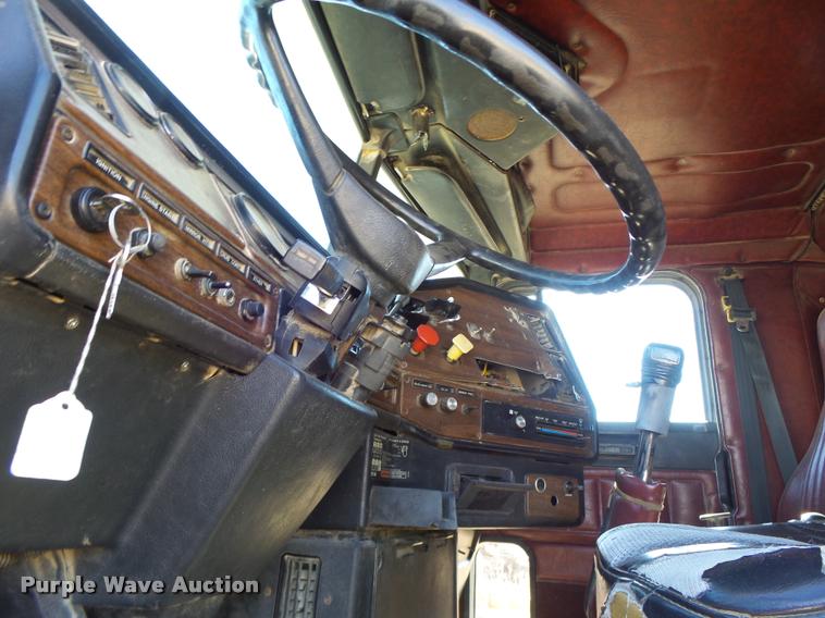 image for item K5582 1992 Freightliner FLD dump truck