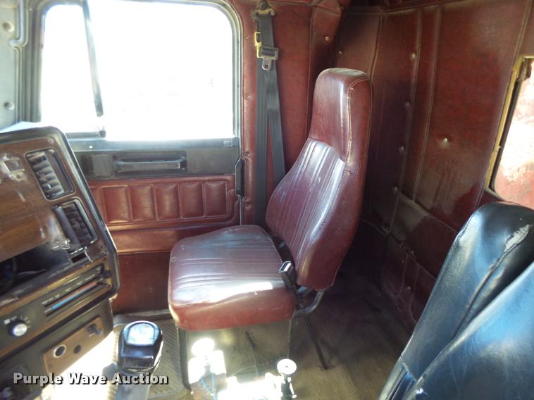 image for item K5582 1992 Freightliner FLD dump truck